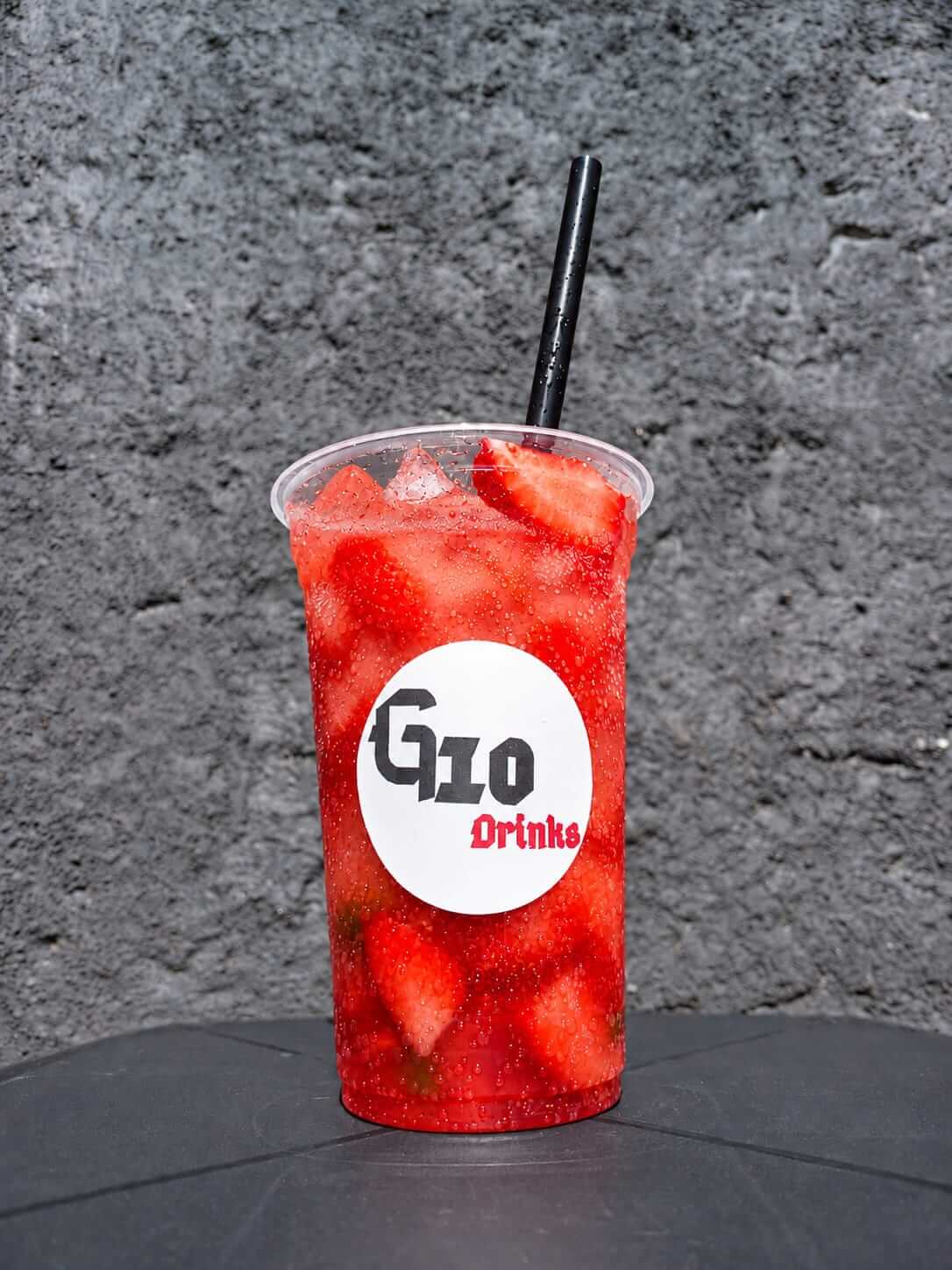 Foto do drink Caipirinha de Morango, servido no copo do G10 Drinks